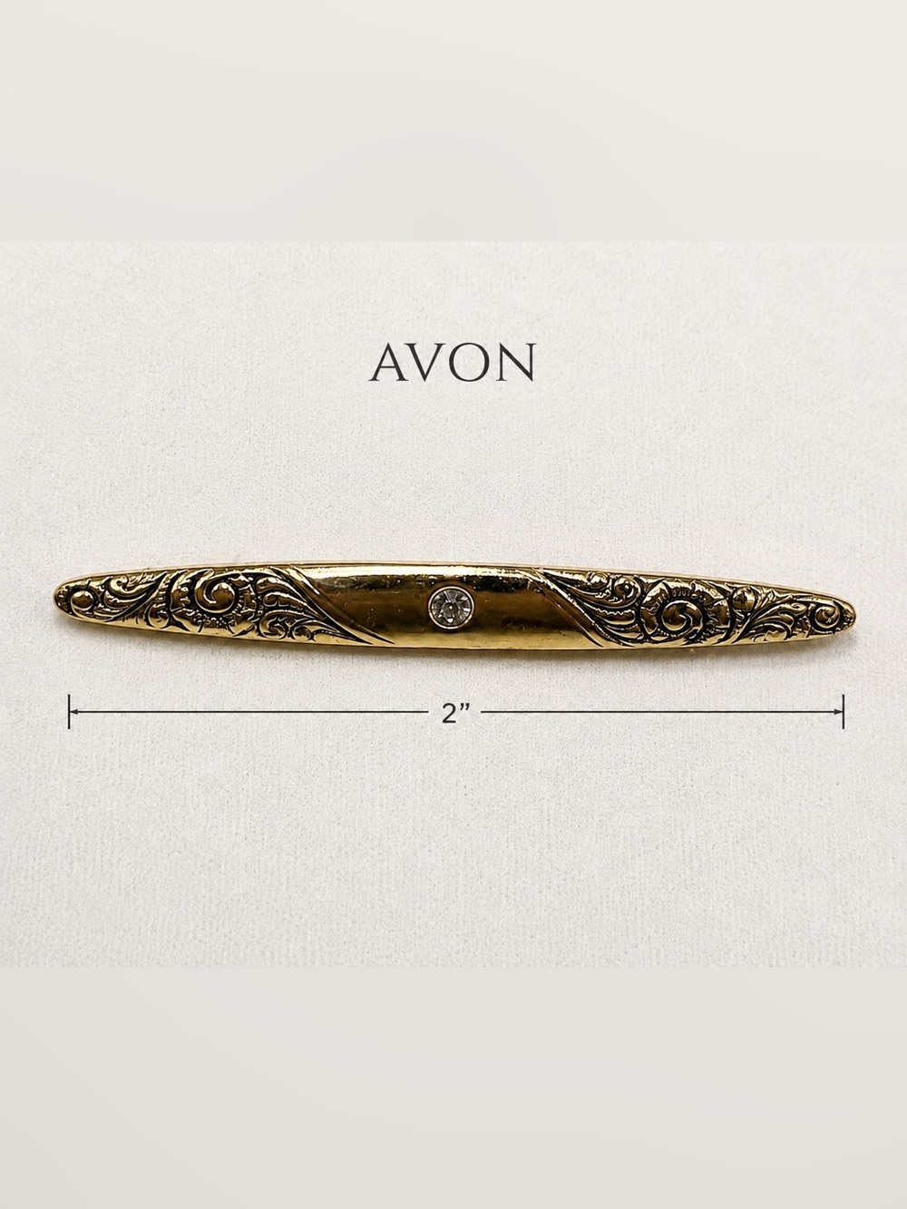 Avon Staffordshire gardens Gold-Tone Filigree Brooch with Rhinestone 1979